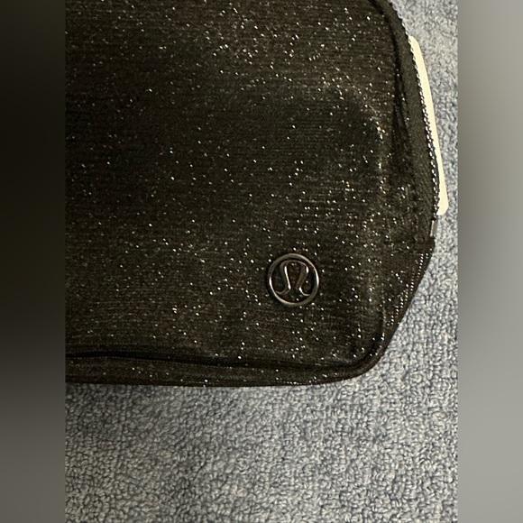 ✨NWT✨ Lululemon: Everywhere Belt Bag 1L-Glitter - Picture 8 of 13